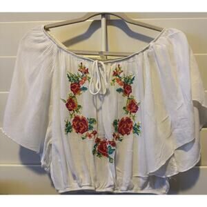 Truth White Lightweight Emboridered Rose Flutter Sleeve Cropped Top Size Medium